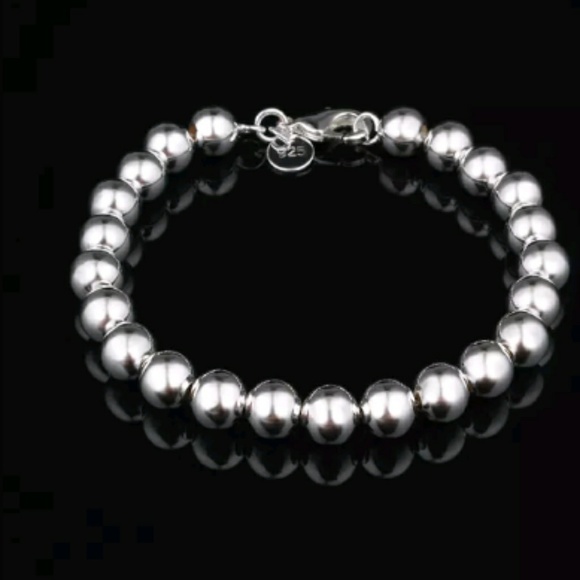 Jewelry - 🎀 3/$22 🎀  Silver Bead Bracelet